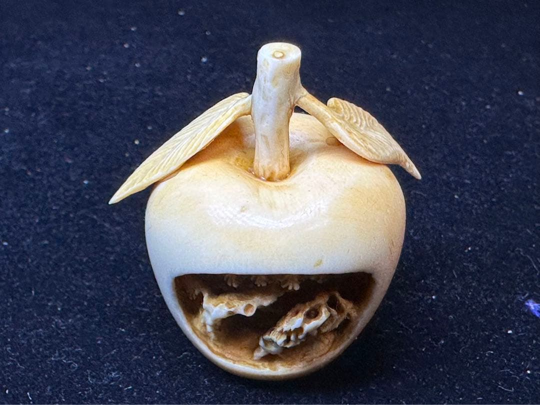 極上　置物　根付　天然素材　彫刻 　細密細工　骨董　アンティーク