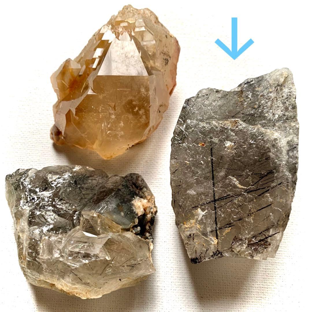 シン・ザギマウンテンクォーツ56/広い平面/太い黒針入り/グレー