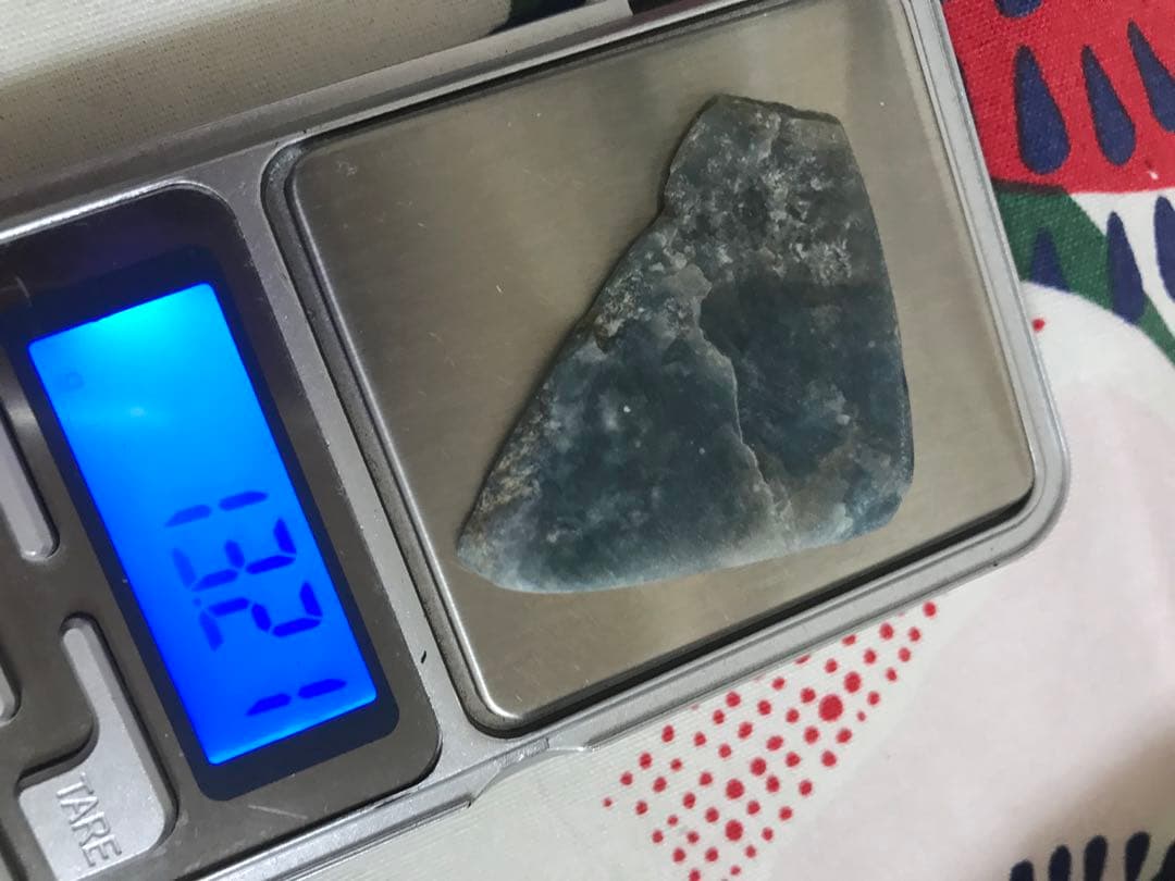 糸魚川 ヒスイ コン沢 青翡翠原石 宝石　原石　スライス