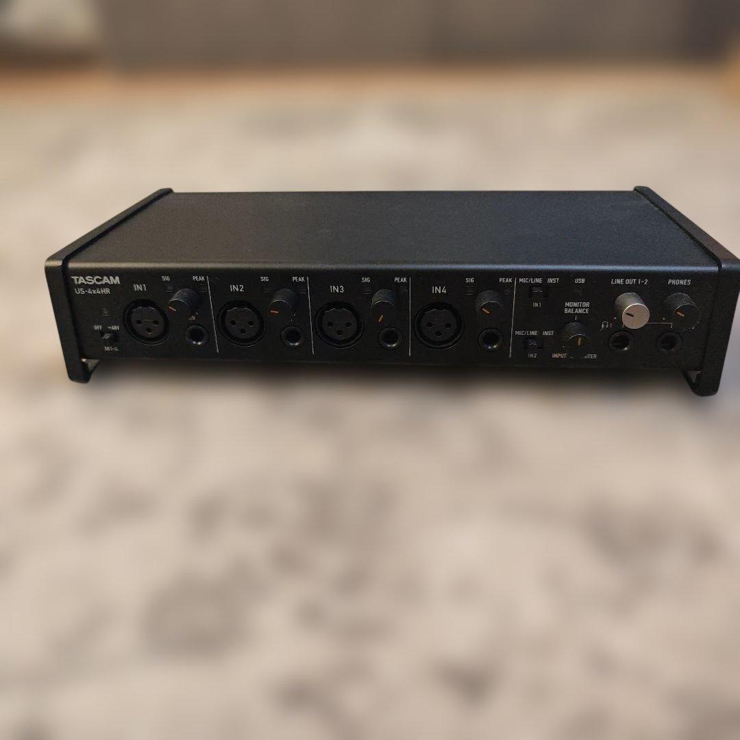TASCAM US-4x4HR オーディオインターフェイス
