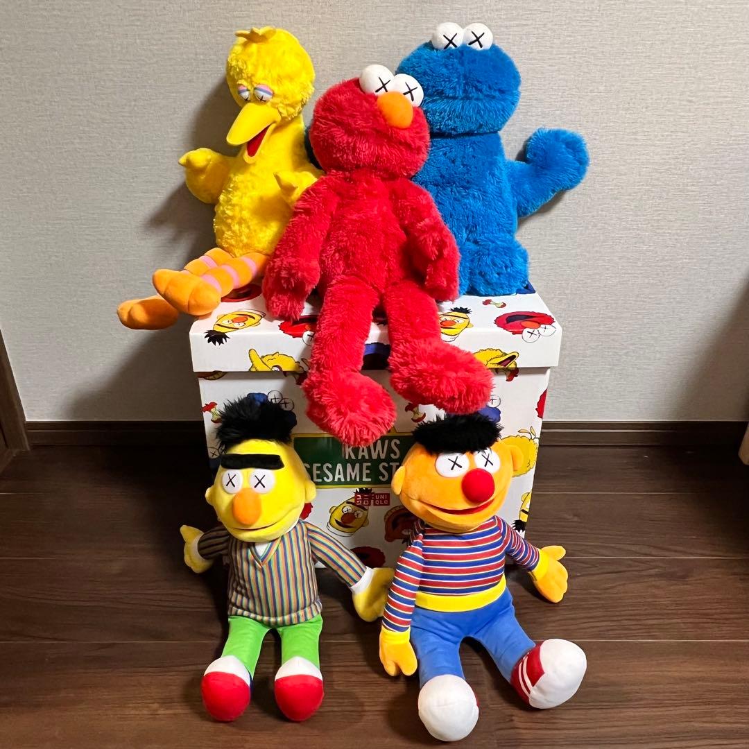 UNIQLO 「KAWS x SESAME STREET」 ぬいぐるみ　箱つき