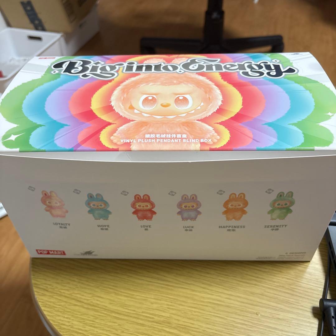 labubu ラブブ　pop mart big into energy
