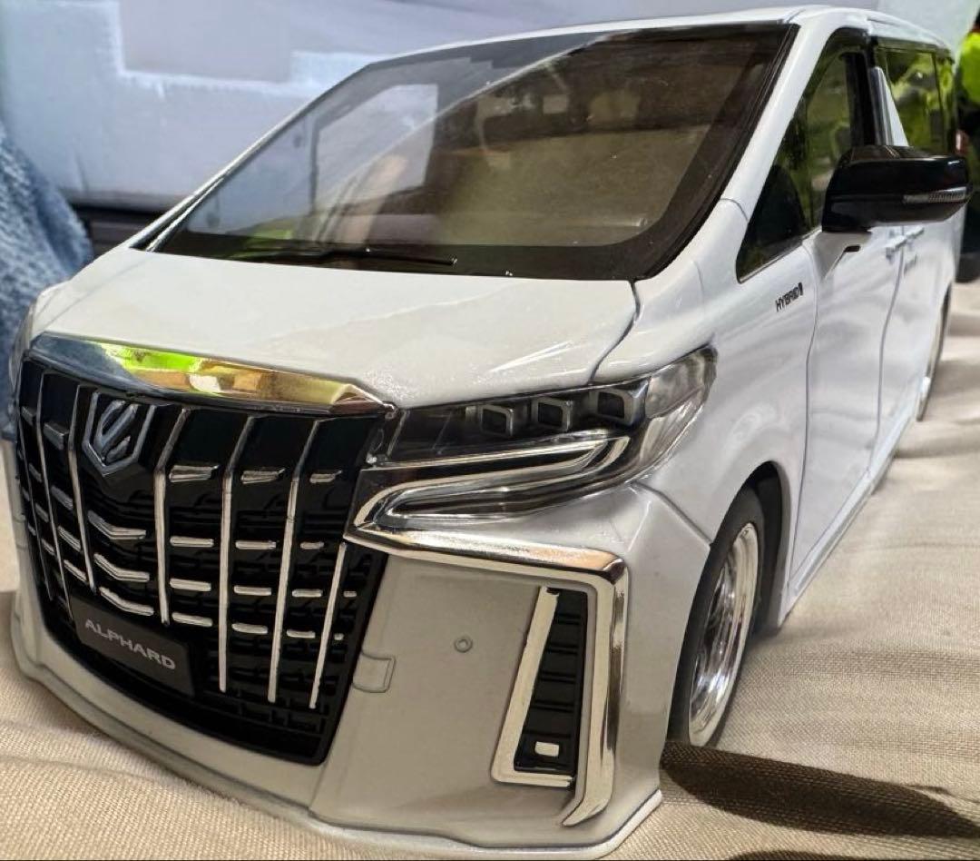 ALPHARD LEDヘッドライト ミニカー ホワイト