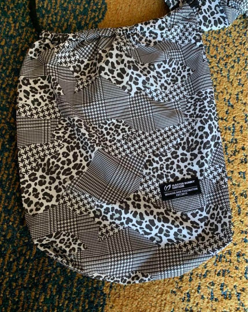 マスターバニー グレンレオパード柄レインウェア 上下セットアップ