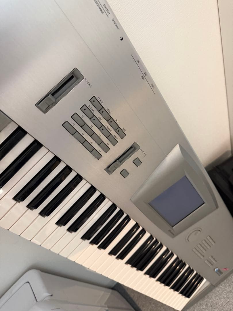 鍵盤楽器 KORG Trinity plus
