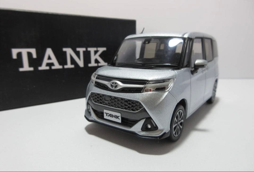 1/30 トヨタ TANK カラーサンプルミニカー ブライトシルバーメタリック