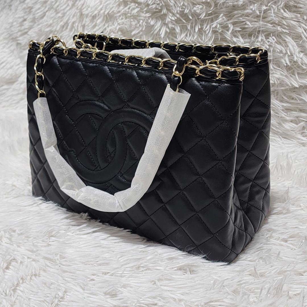 CHANEL　トートバッグ　ゴールドチェーン　キルティング　ノベルティ　シャネル