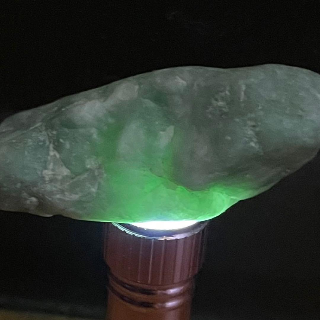 糸魚川 薄緑　翡翠原石 姫川