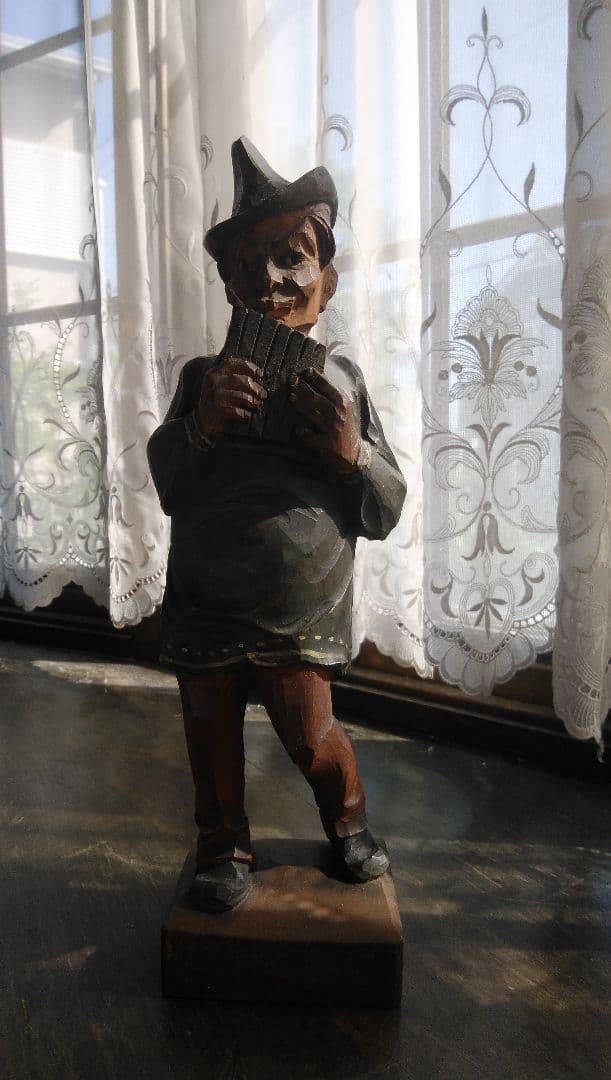 珍品コレクター向け 木製の西洋笛吹き人形