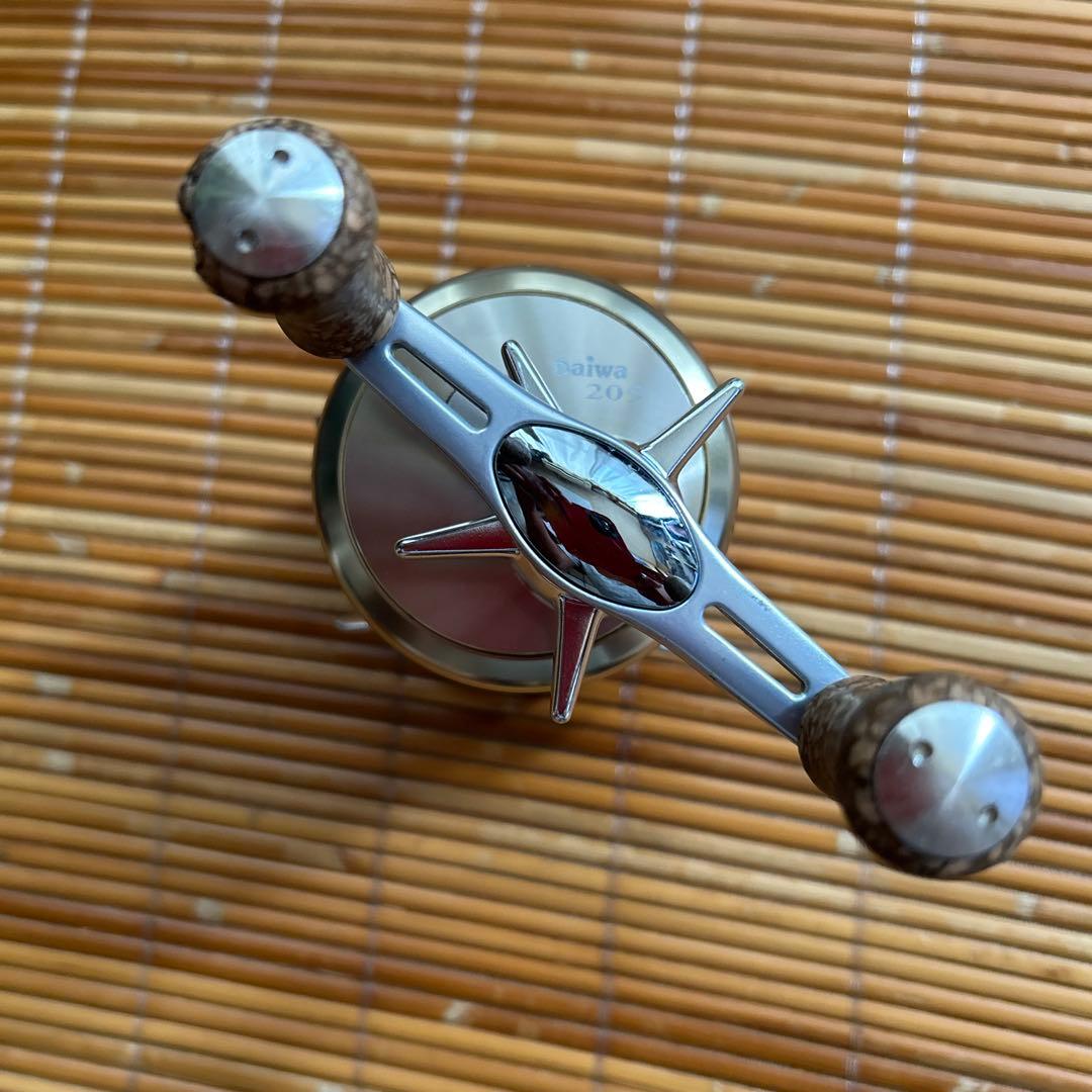 ダイワ　ミリオネア cv-z205 右ハンドル　外部調整ダイヤル