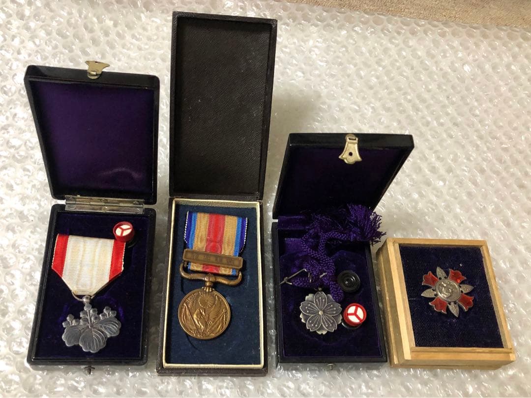 4点 アンティーク 骨董品 戦時中 メダル 勲章 日本軍 大日本帝国