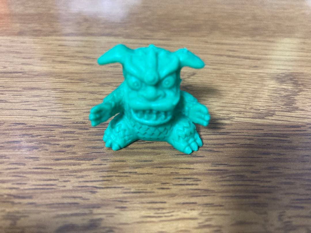 ウルトラマン　怪獣　消しゴム　緑色