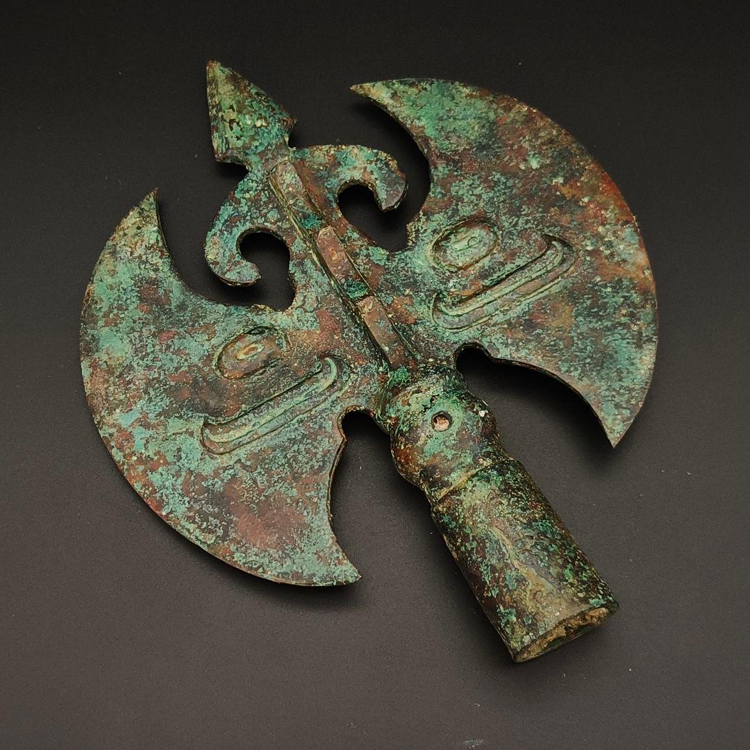 銅製置物　青銅器　双面斧　刀剣美術　中国美術　インテリア置物