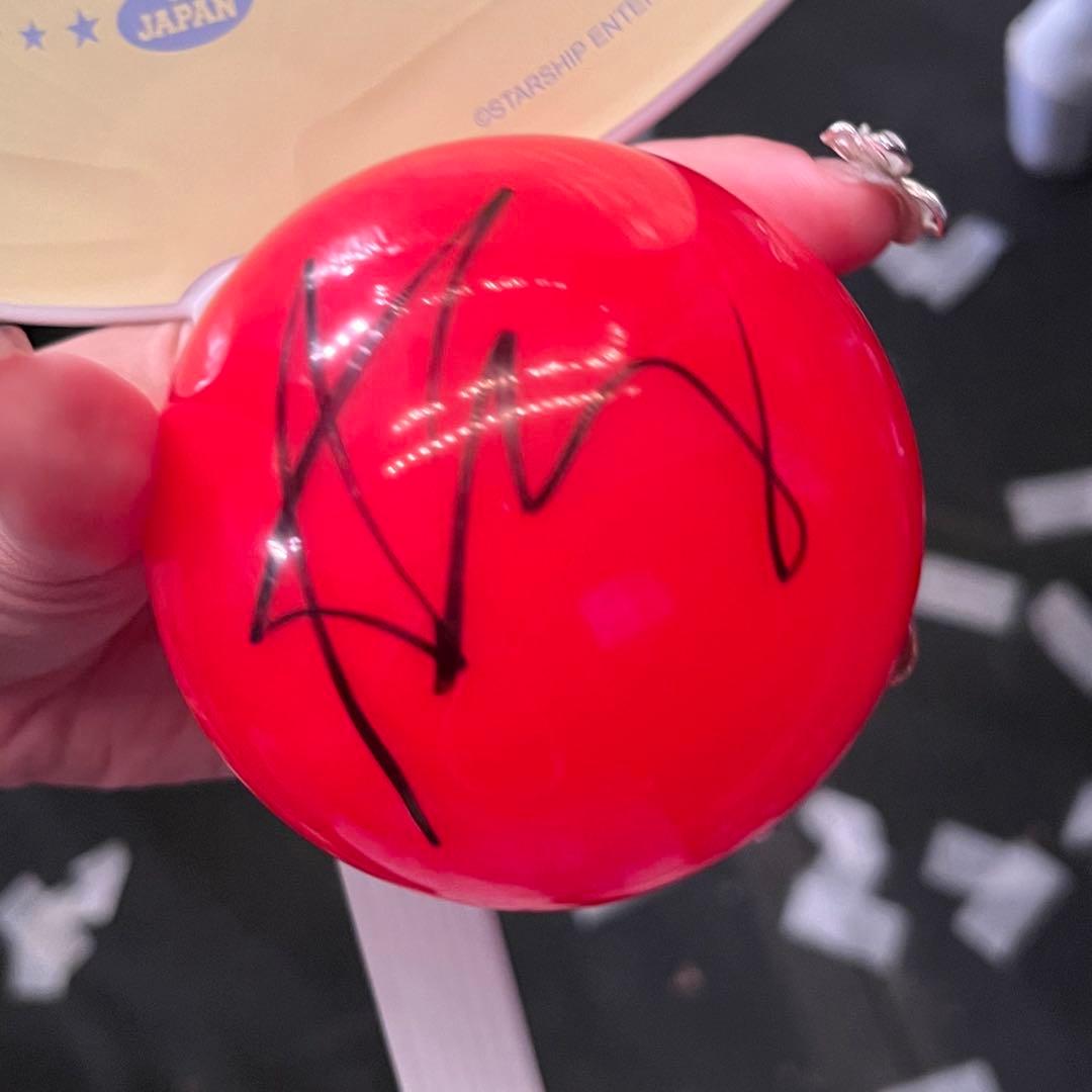 【IVE】ユジン サインボール 本物 直筆