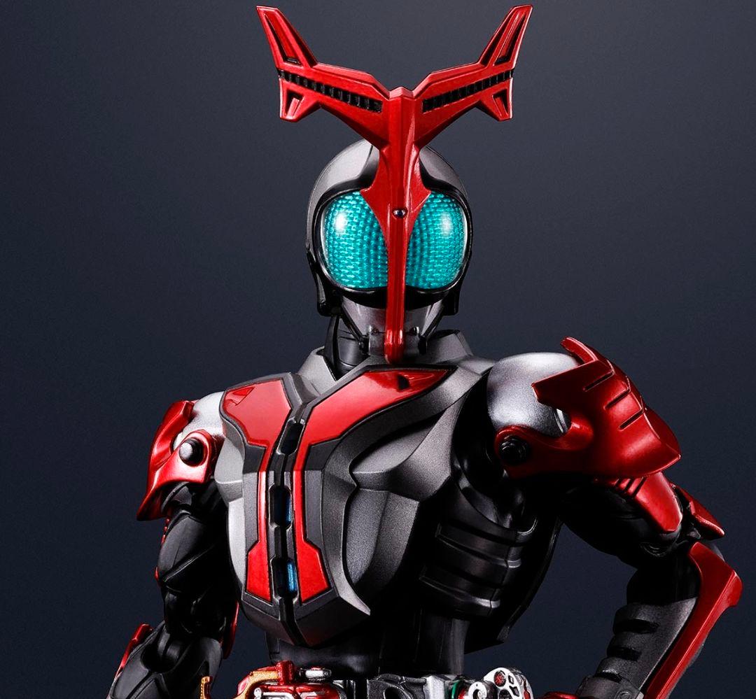 S.H.Figuarts真骨彫　仮面ライダーカブト ハイパー　フォーム 10th