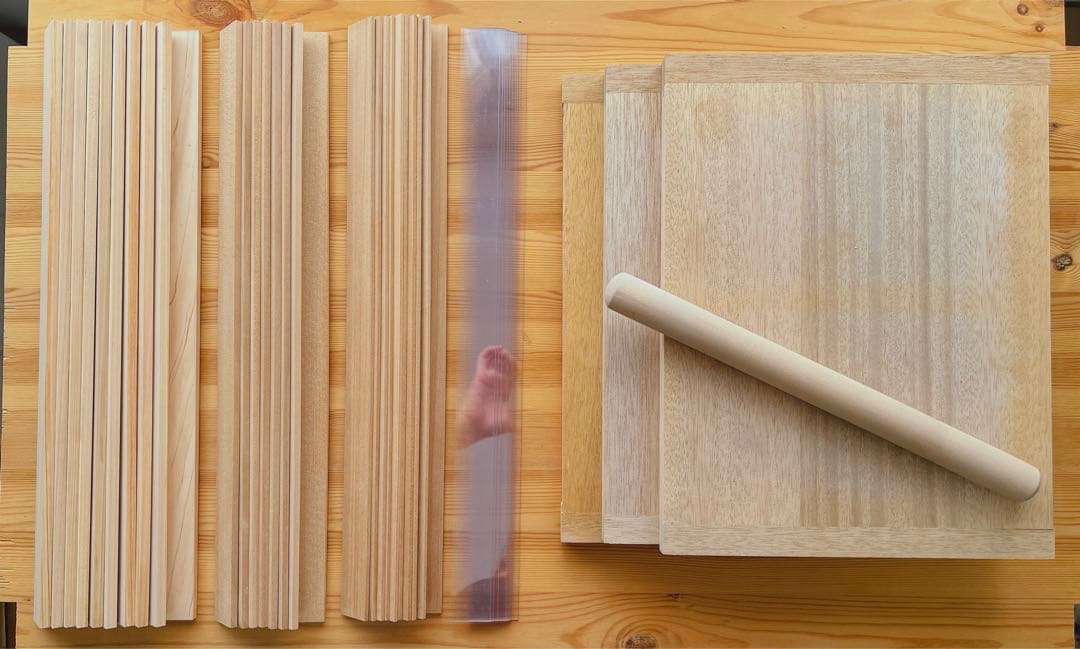 たたら板38枚　粘土板3枚　伸ばし棒　陶芸