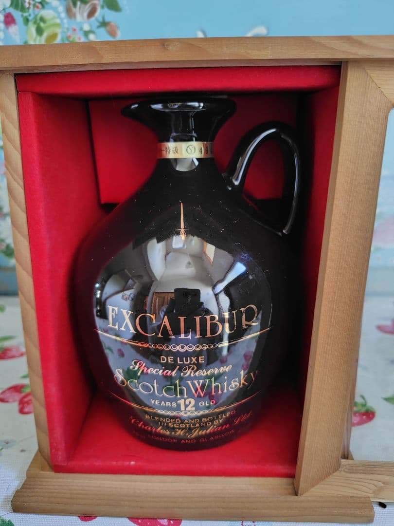 エクスカリバー　760ml デラックス　ウイスキー　１２年　陶器ボトル　箱付き