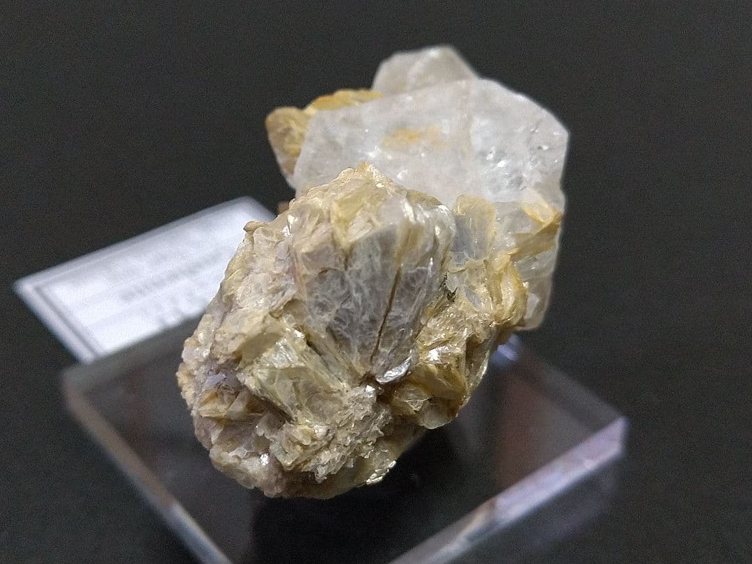 鉱物標本 ゴシェナイト 緑柱石 パキスタン産 母岩付き 原石