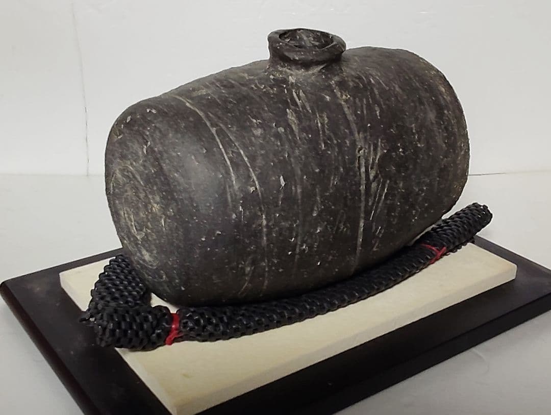 俵壺　ガラスケース付き