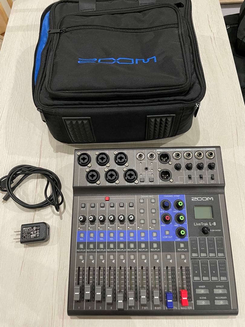 ZOOM LiveTrak L-8 ミキサー　ケース付き