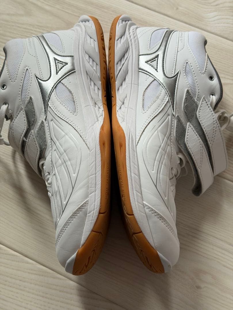 ミズノ バドミントンシューズ ウェーブファングST 26.5cm 3E