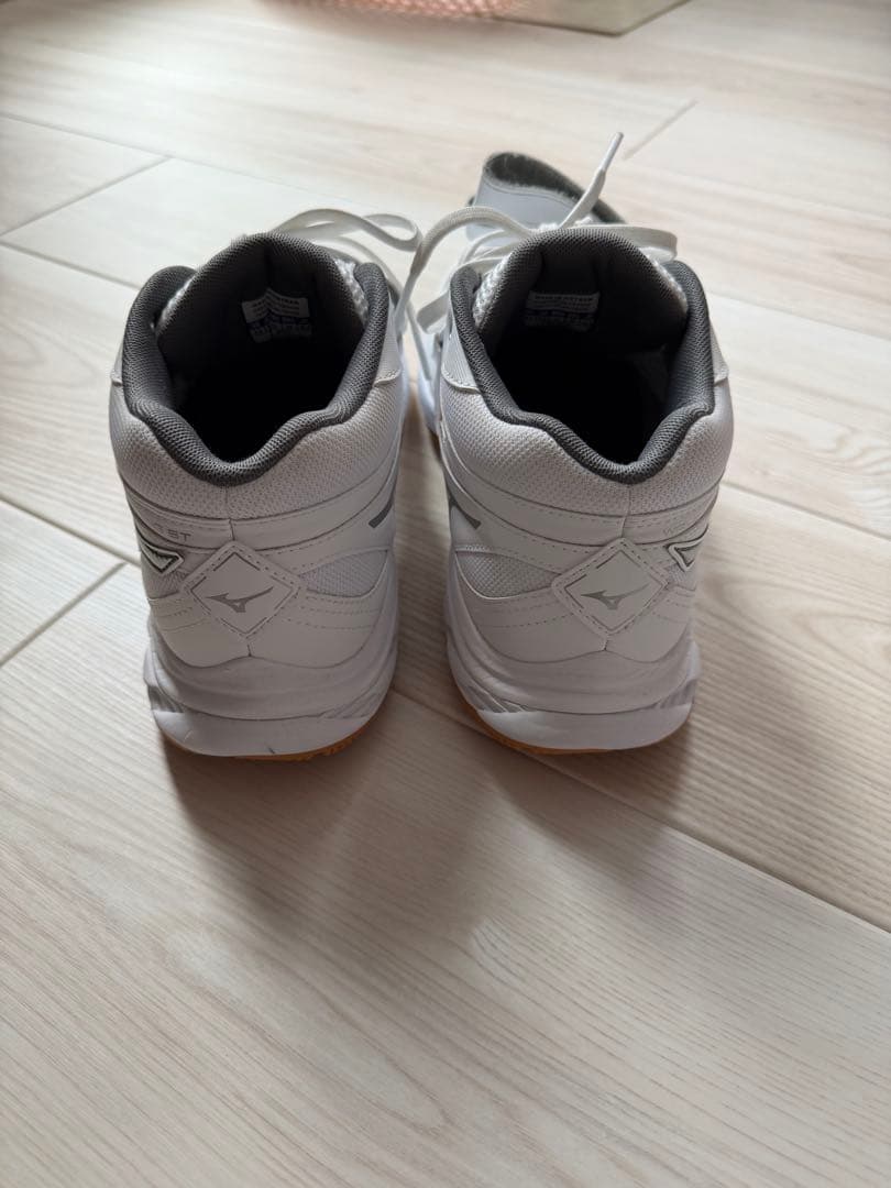 ミズノ バドミントンシューズ ウェーブファングST 26.5cm 3E