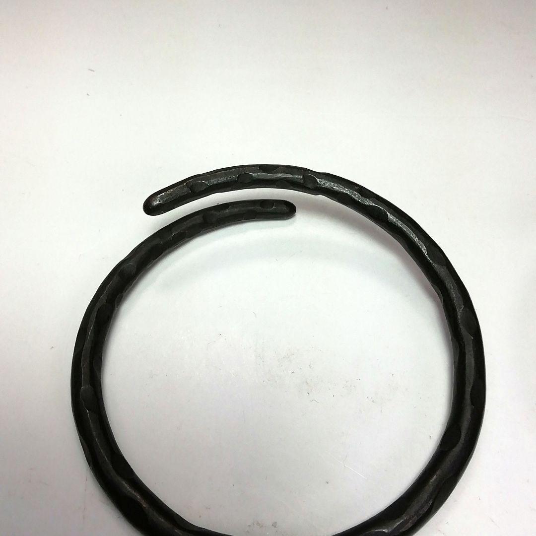 Ｓ６０２　釜鐶　『鉄　石目鐶』『釜師　吉羽興兵衛作』　共箱　茶道具