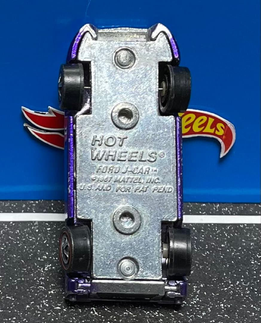 ホットウィール フォード J-CAR レッドライン スウィート 16