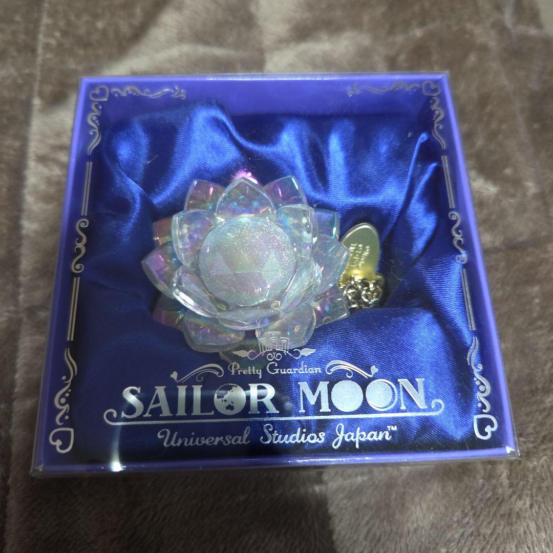 セーラームーン　USJ限定　幻の銀水晶チャーム