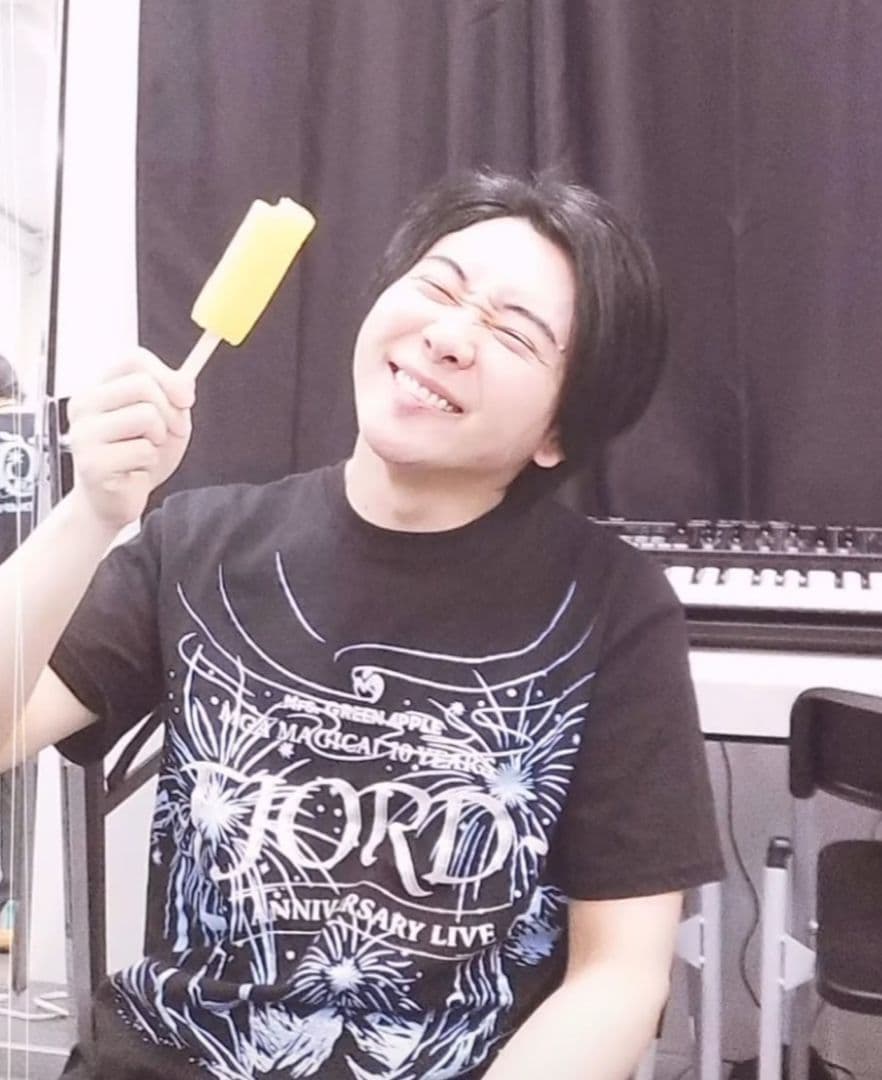 新品　未開封　ミセス　フィヨルド　グリッターロゴ　Tシャツ　L