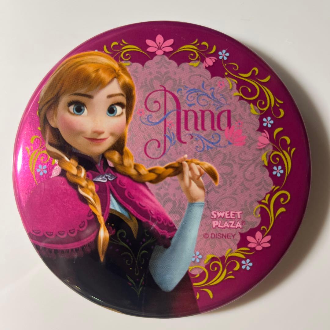 アナと雪の女王　アナ　缶バッジ　直径9センチ