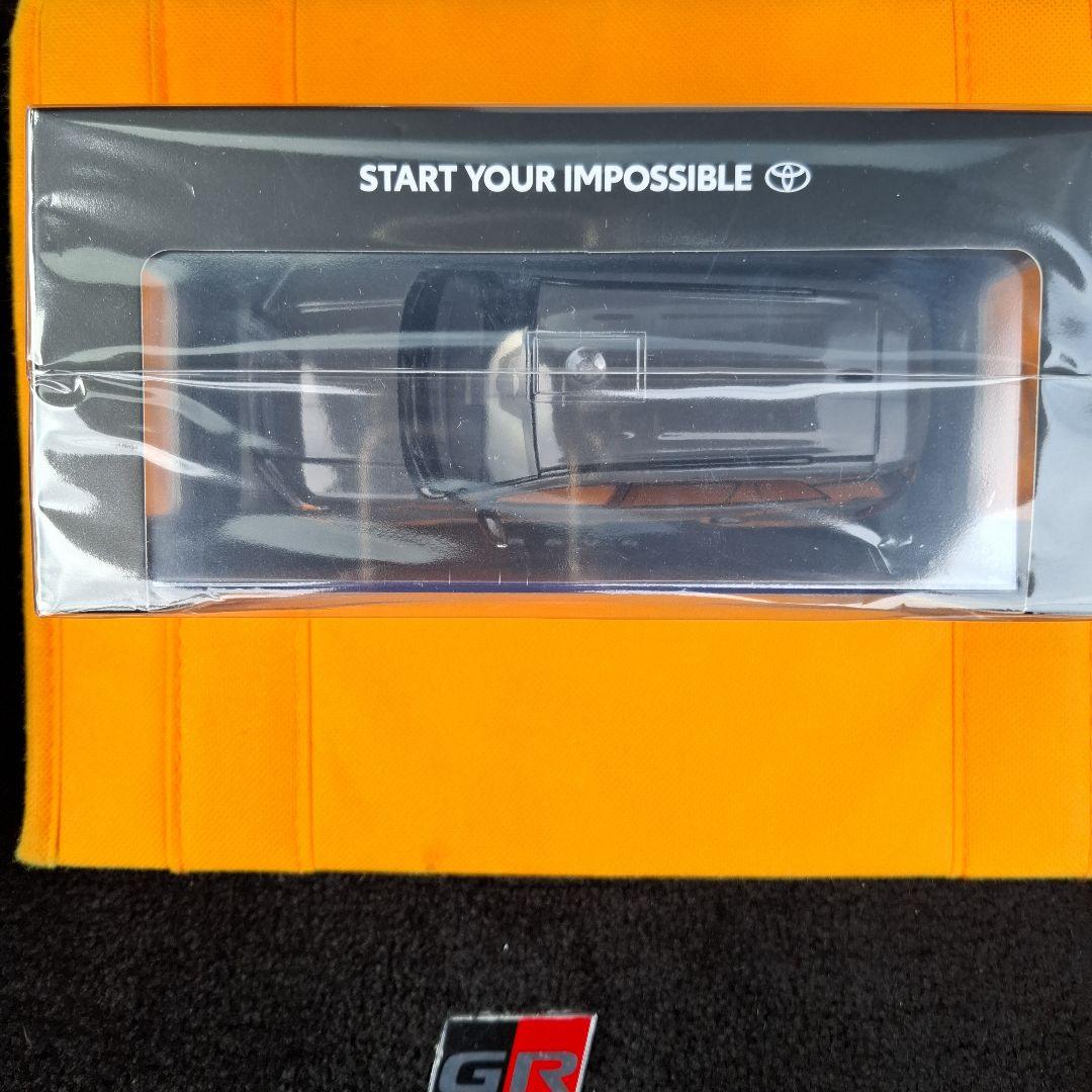 トヨタ新型RAV4 ミニカー1/30アドベンチャー　カラーアーバンロック未開封