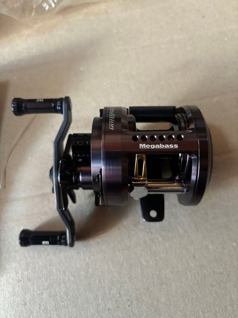 メガバス　モノブロック　レーシングコンディション　右　新品未使用