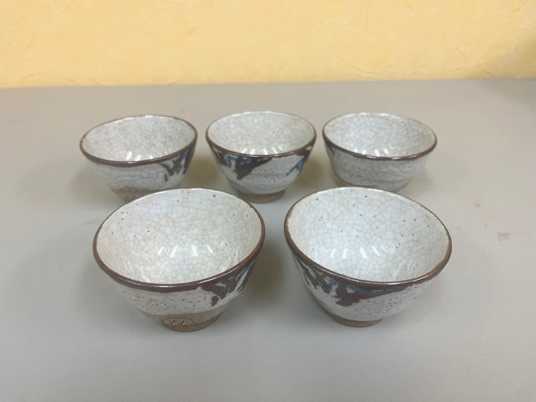 白と青の模様の茶碗5個セット
