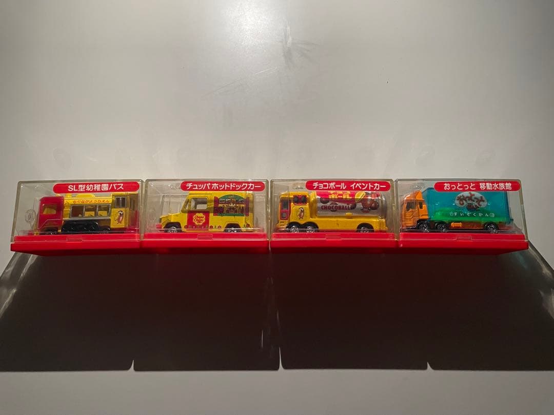 トミカ　珍しい食玩商品です！　4種類セット
