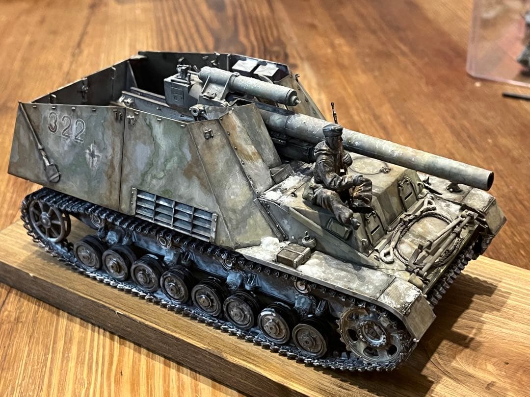 1/35 ドイツ自走砲フンメル冬季。迷彩色 兵士一体。配置自由。