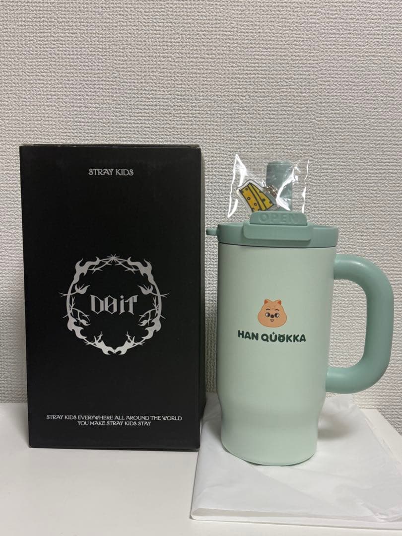 straykids ポップアップ yizhiyu タンブラー　マグ ハン