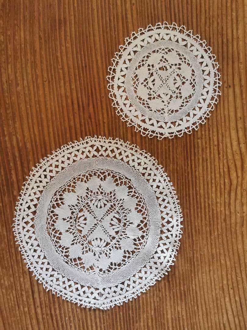 アンティーク マルチーズレース リネンラウンドドイリー マルタ十字✠ ペアセット