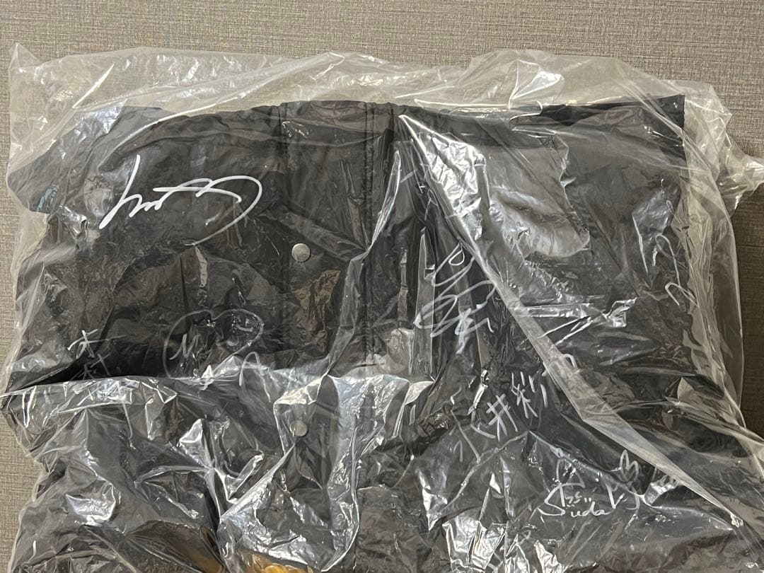 私の卒業出演者サイン入りベンチコート