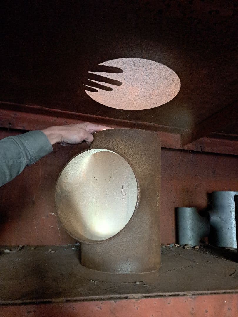 金属製円筒形オブジェ