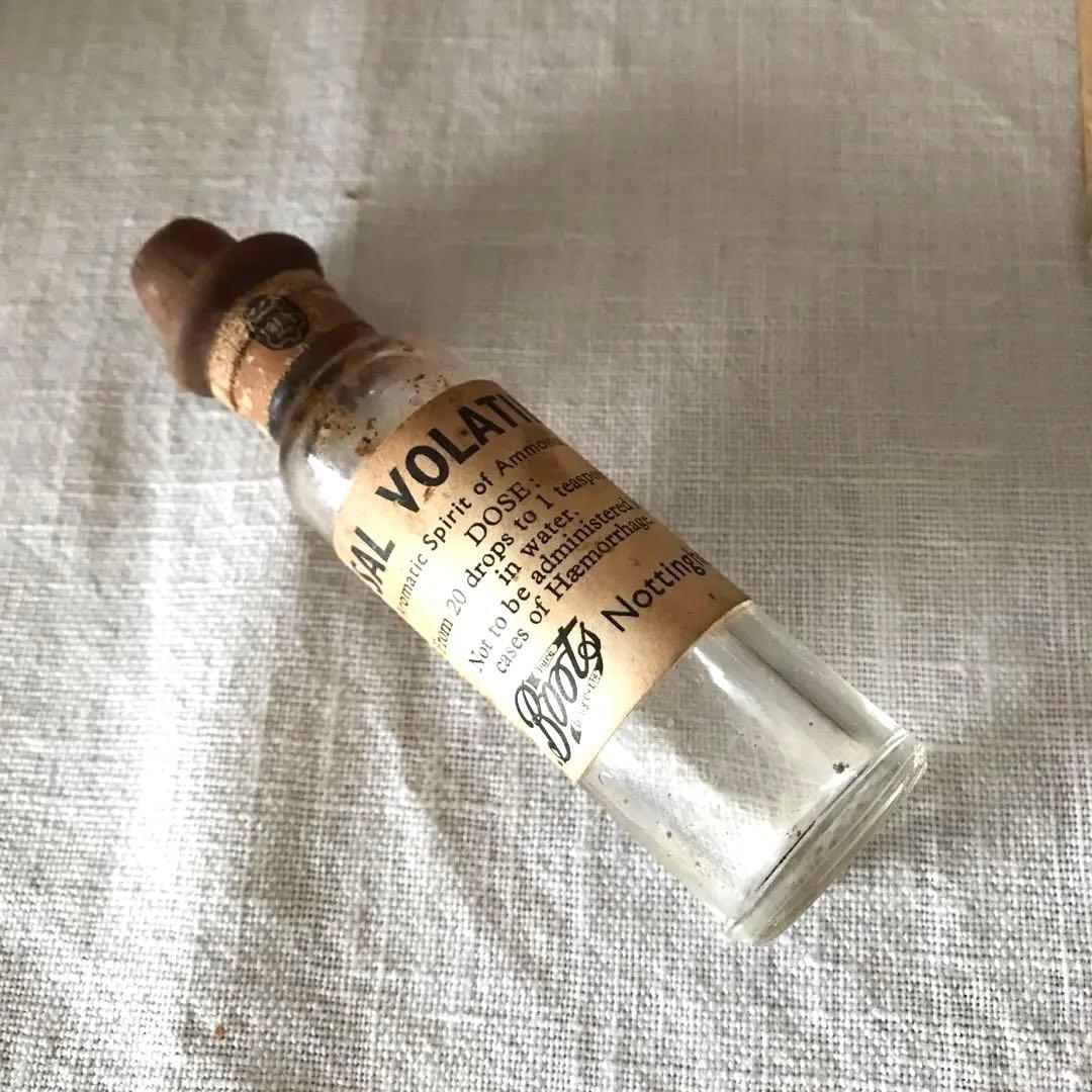 イギリスアンティーク　ファーストエイドケース　Boots 救急箱　ボックス