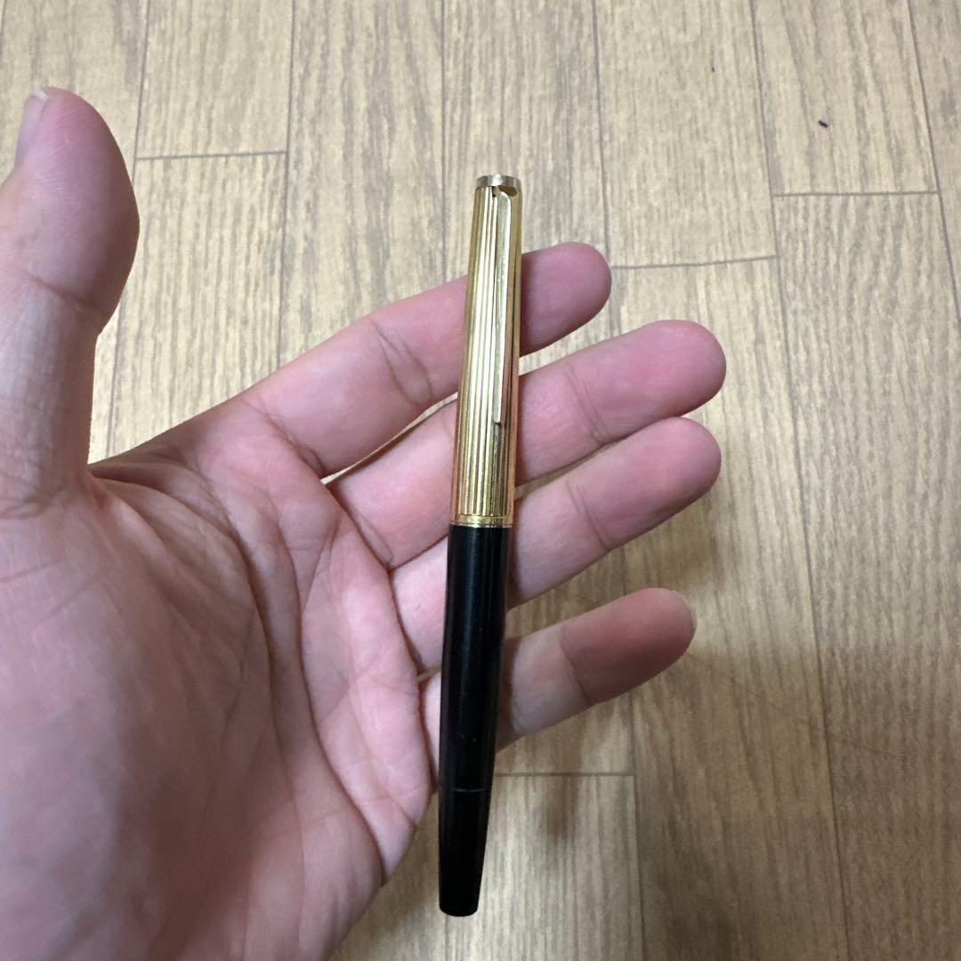 モンブラン 万年筆 黒と金