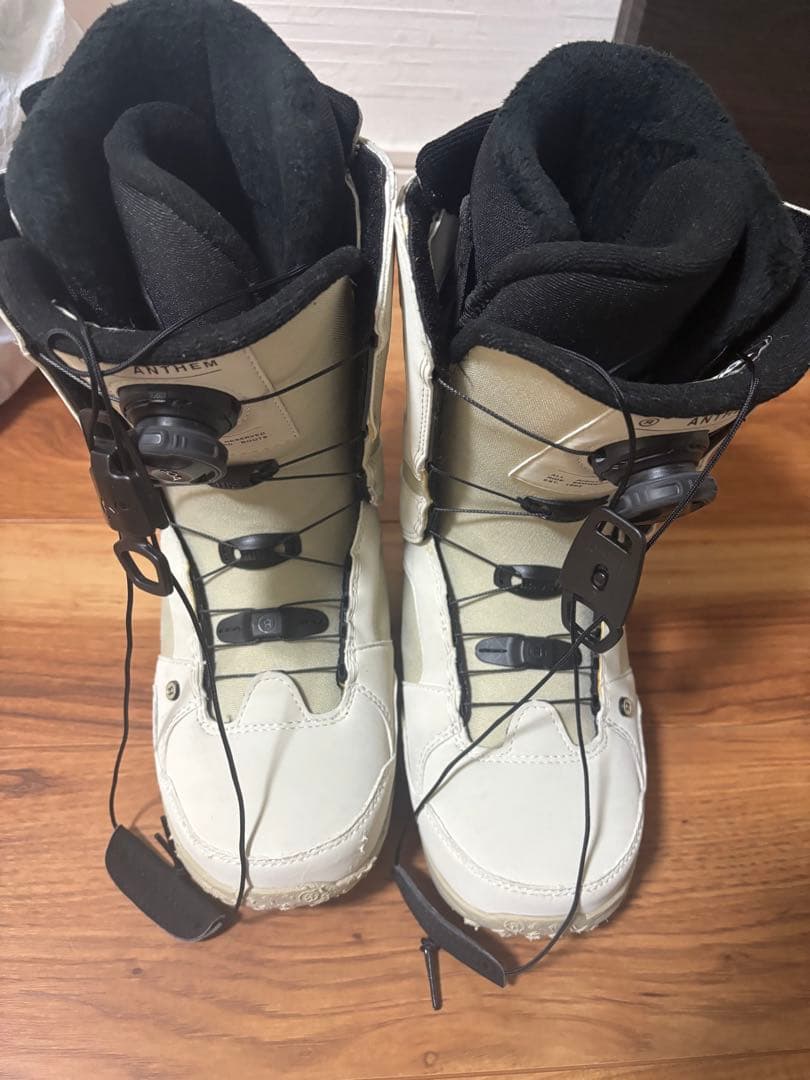 ホワイト スノーボードブーツ 女性用