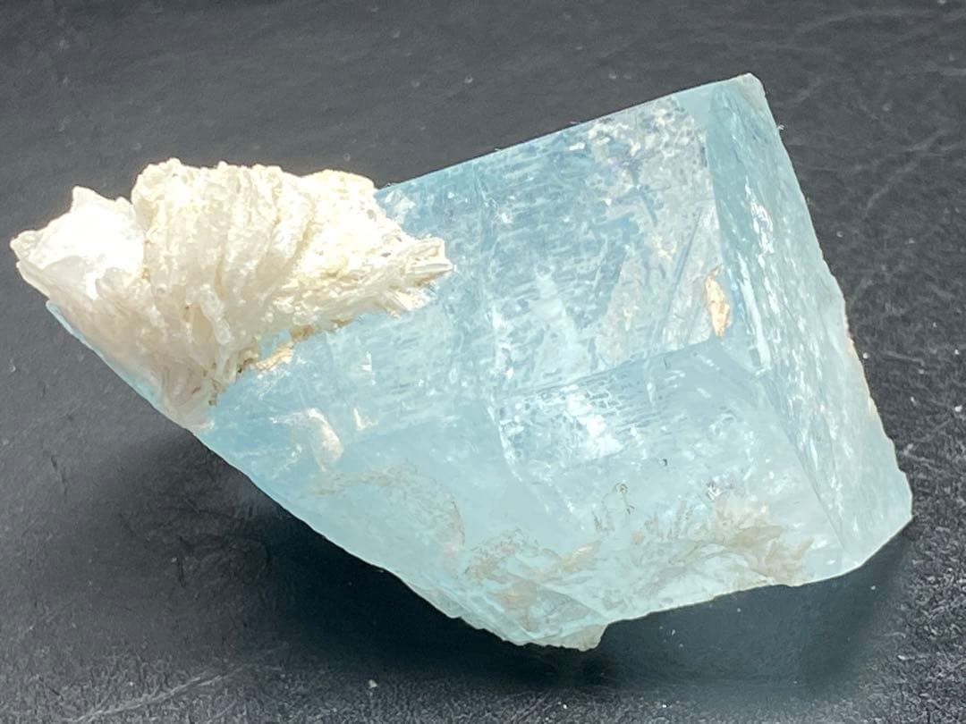 アクアマリン　81g