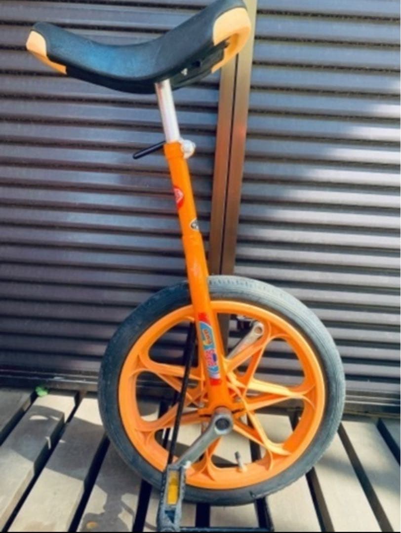 オレンジ 一輪車 クッション付きサドル