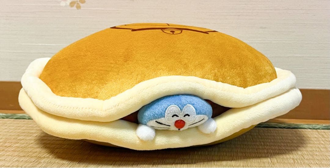 ドラえもん　どら焼き　ひょっこりクッション2023 フワフワ　モチモチ　サラサラ