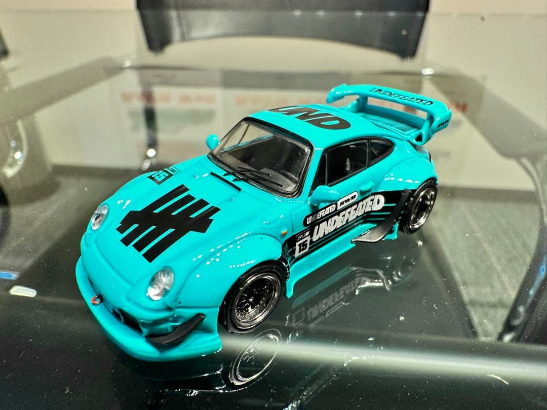 UNDEFEATED RWB 15 ミニカー ターコイズ1/64