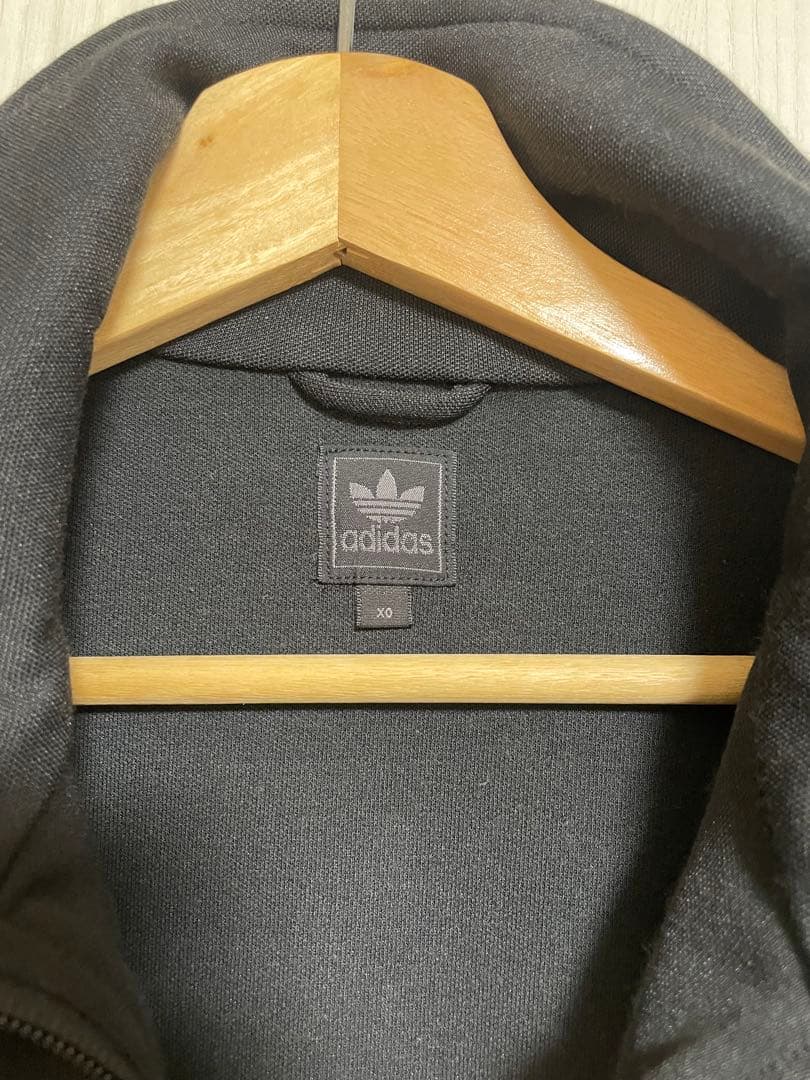 送料込み　adidas 黒 3本ライン ジャージジャケット　ヨーロッパモデル