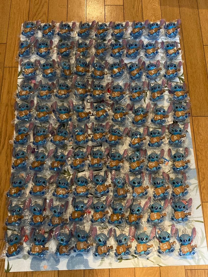 ディズニー　スティッチ キーホルダー大量　90個　未使用　ギターver
