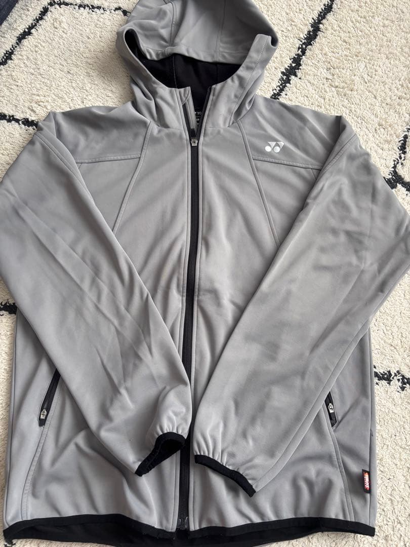 YONEX フード付きウォームアップ